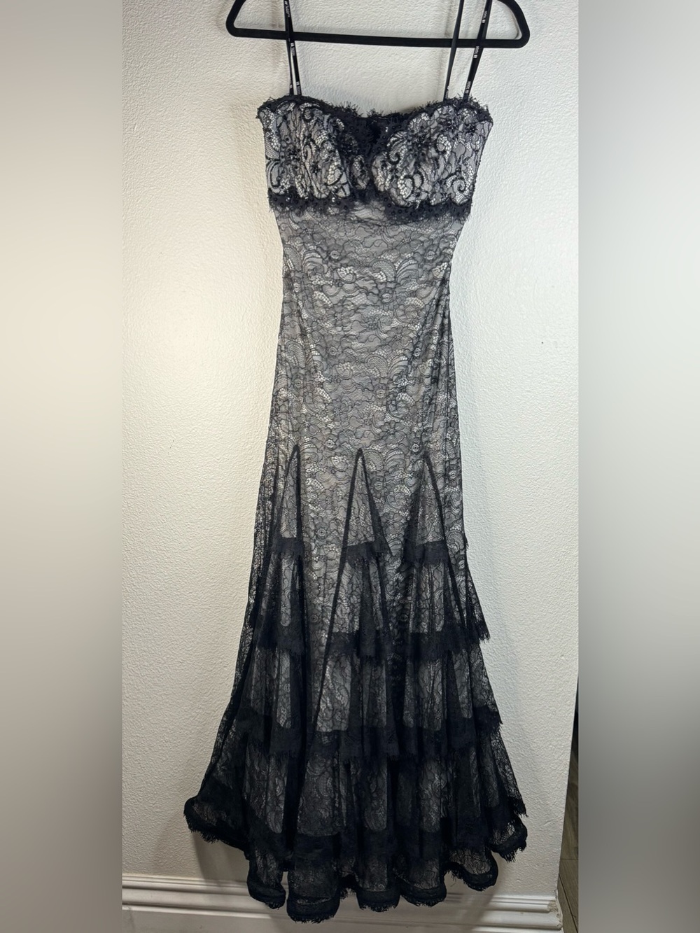Tadashi Strapless Black Lace Evening Dress
C6